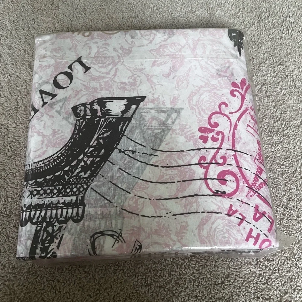 Chic White and Pink Duvet Cover with Eiffel Tower Design